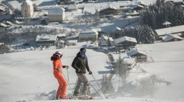 Alexandra Meissnitzer and Hermann Maier skiing in Flachau